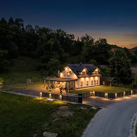 Loti With Private Hot Tub * Podbocje