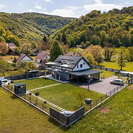 Lägenhet Loti With Private Hot Tub