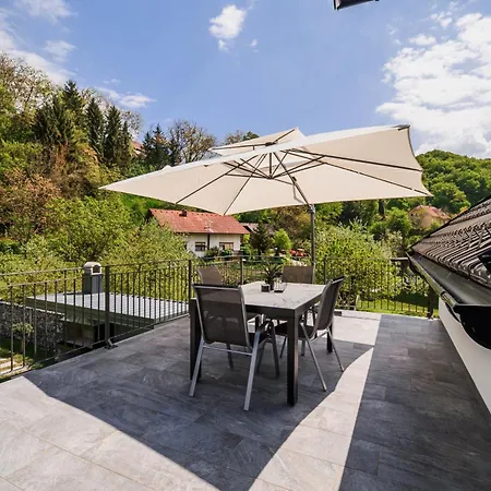 Loti With Private Hot Tub Podbocje